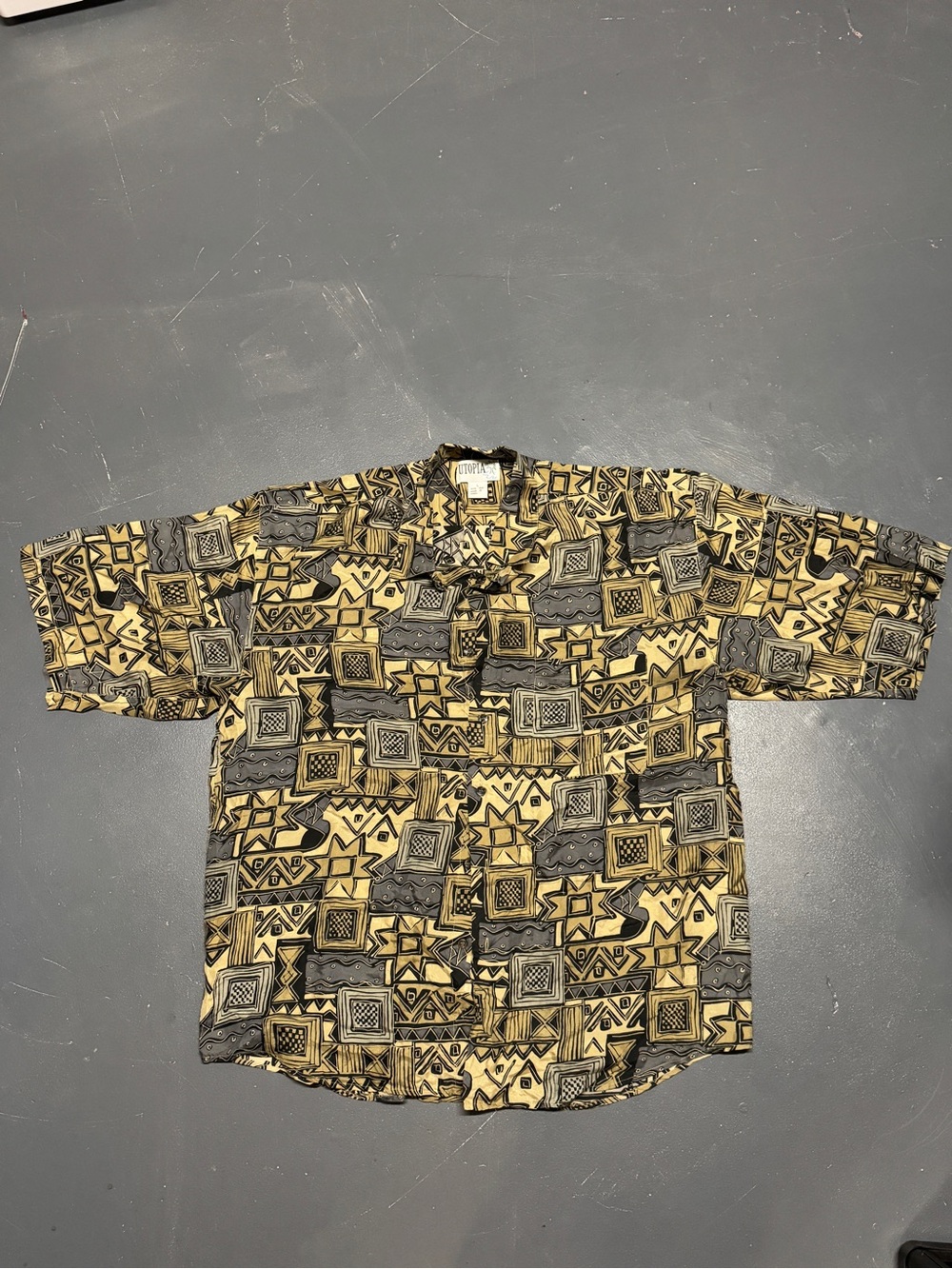 100% Silk Geometric Print Short-Sleeve Button-Down Shirt in Tan and Black